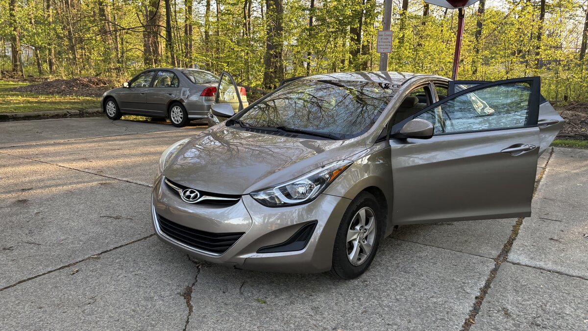 2015 Hyundai Elantra - photo 2