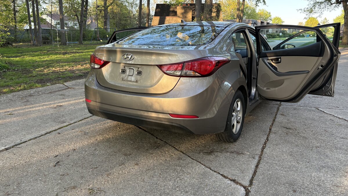 2015 Hyundai Elantra - photo 3